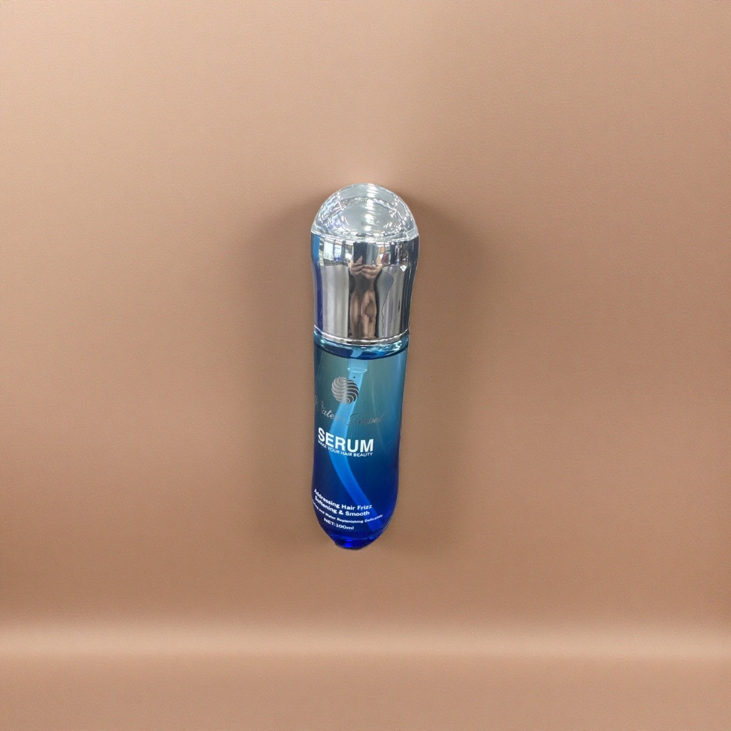 The blue transparent bottle hair care essence repairs damaged hair to make it smooth and shiny Application Scenario