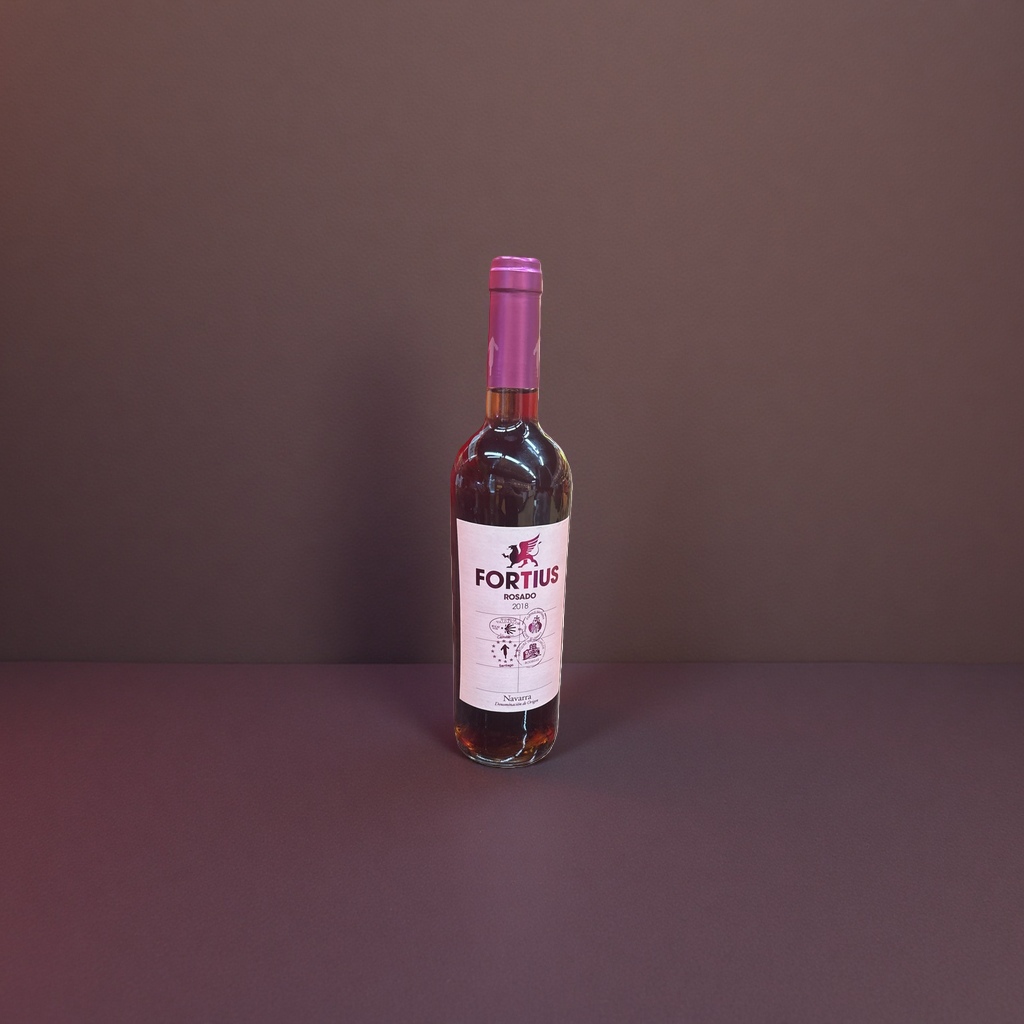 Red wine bottles, glass wine bottles, empty bottles, decorative ornaments, home storage, catering supplies details Picture