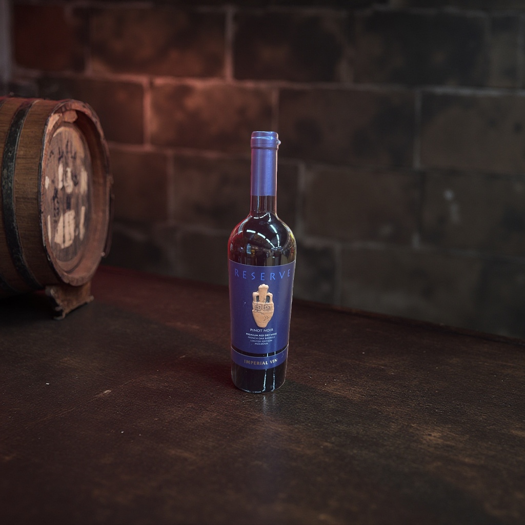 Red wine bottles, glass wine bottles, empty bottles, decorative ornaments, home storage, catering and bar supplies. 134746065 details Picture