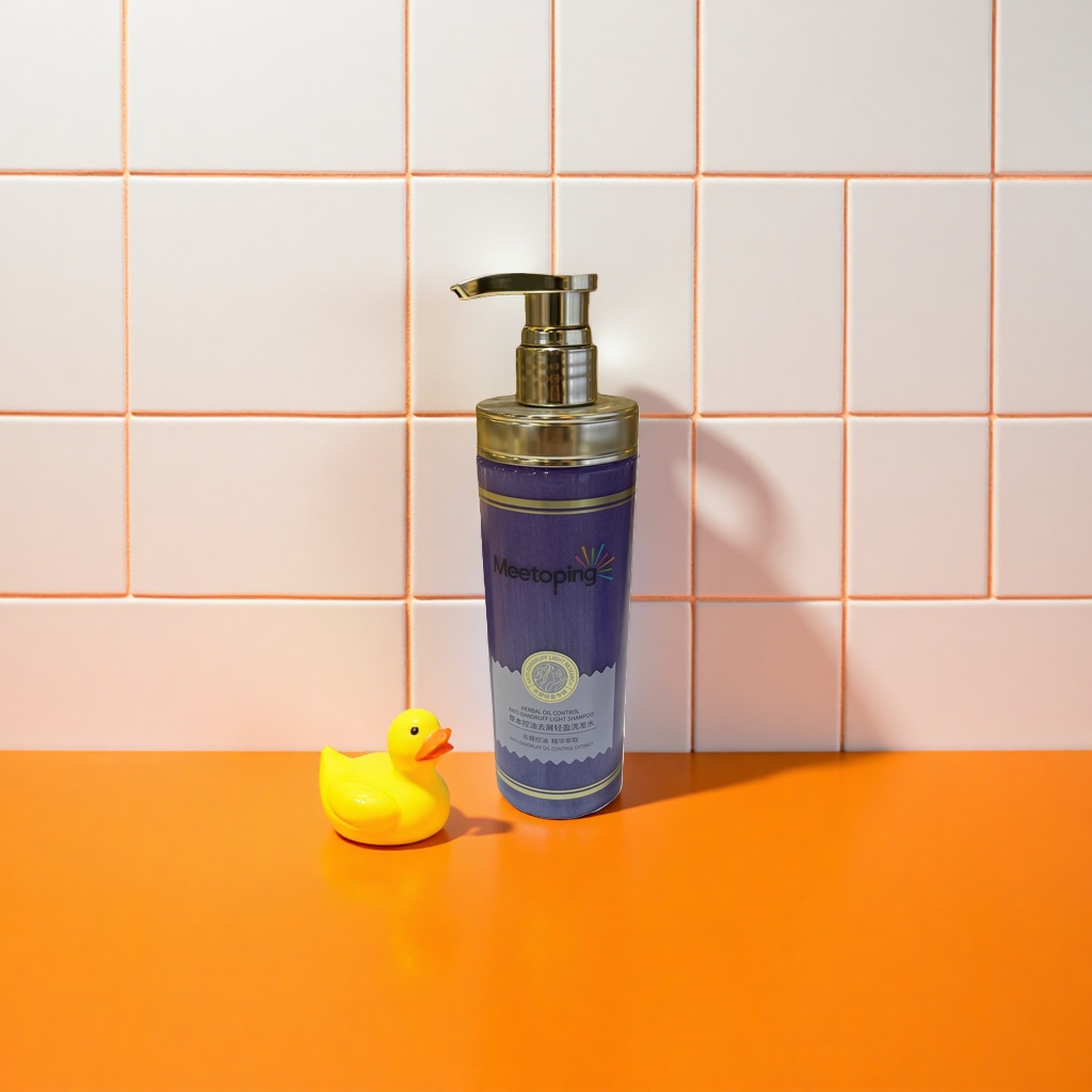 The purple bottle of plant-based softening shampoo is refreshing, oil-controlling, voluminous and nourishing Specification image