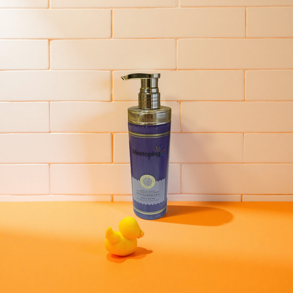 The purple bottle of plant-based softening shampoo is refreshing, oil-controlling, voluminous and nourishing Application Scenario