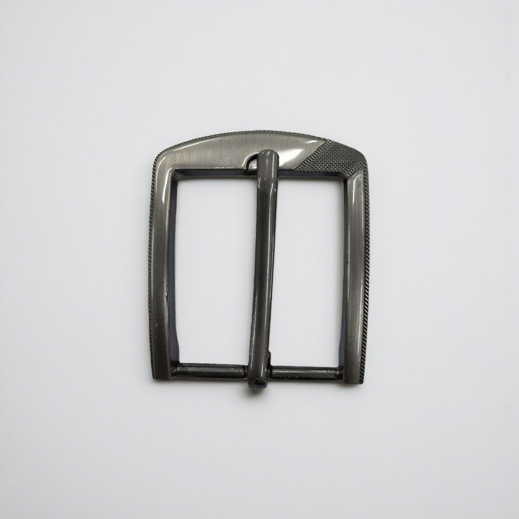 Metal belt buckles are fashionable and versatile men's belt accessories Specification image