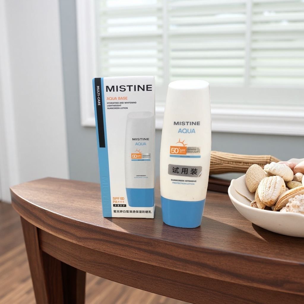 Mistine Aqua Base Sunscreen Lotion Sunscreen SPF50+ PA+++ Light water feel Application Scenario