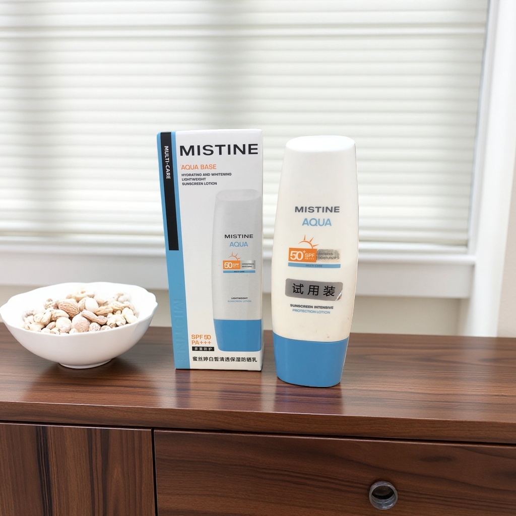 Mistine Aqua Base Sunscreen Lotion Sunscreen SPF50+ PA+++ Light water feel details Picture