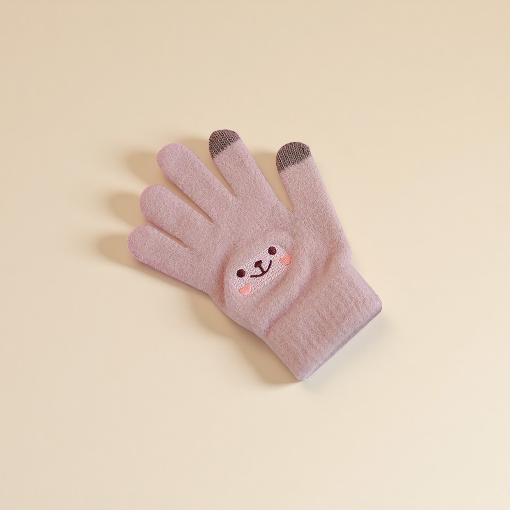 Cute smiling face patterned warm gloves for women, thickened anti-slip cotton gloves for autumn and winter Application Scenario