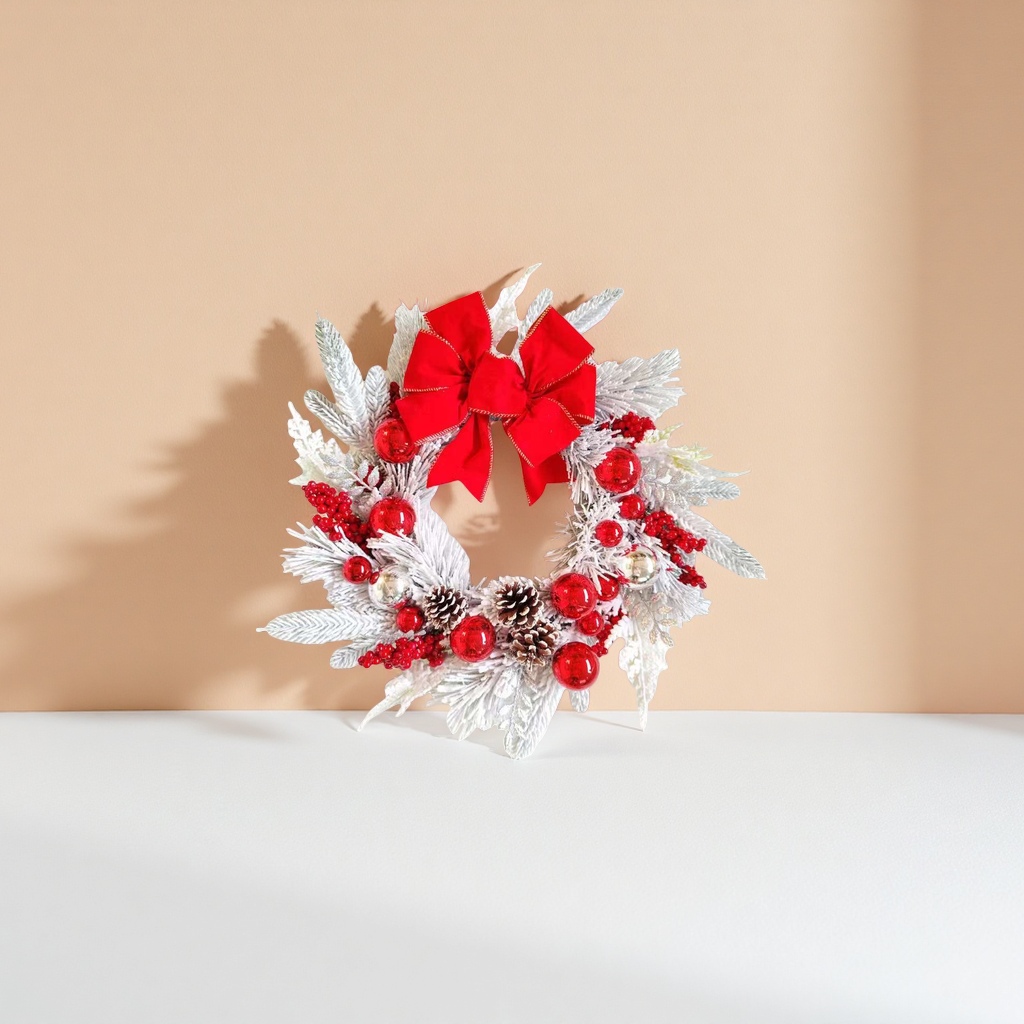 Christmas wreaths made of simulated pine branches and rattan are hung on the door for festive decoration in the living room and bedroom