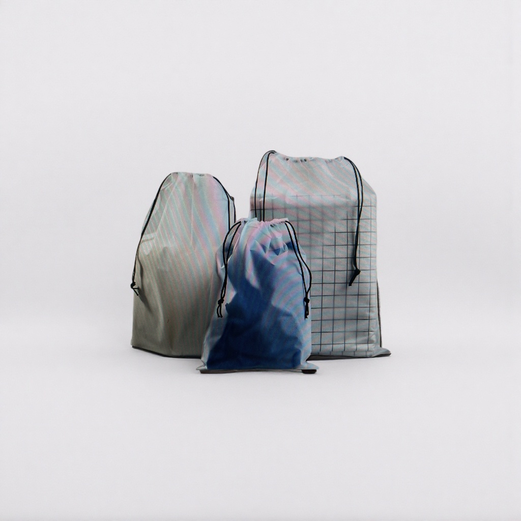 A large-capacity portable storage bag with drawstring details Picture