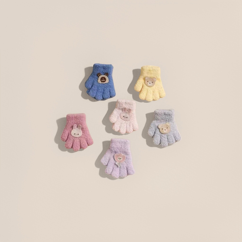 Cute plush gloves with thickened design, warm and anti-slip, suitable for women in autumn and winter Application Scenario