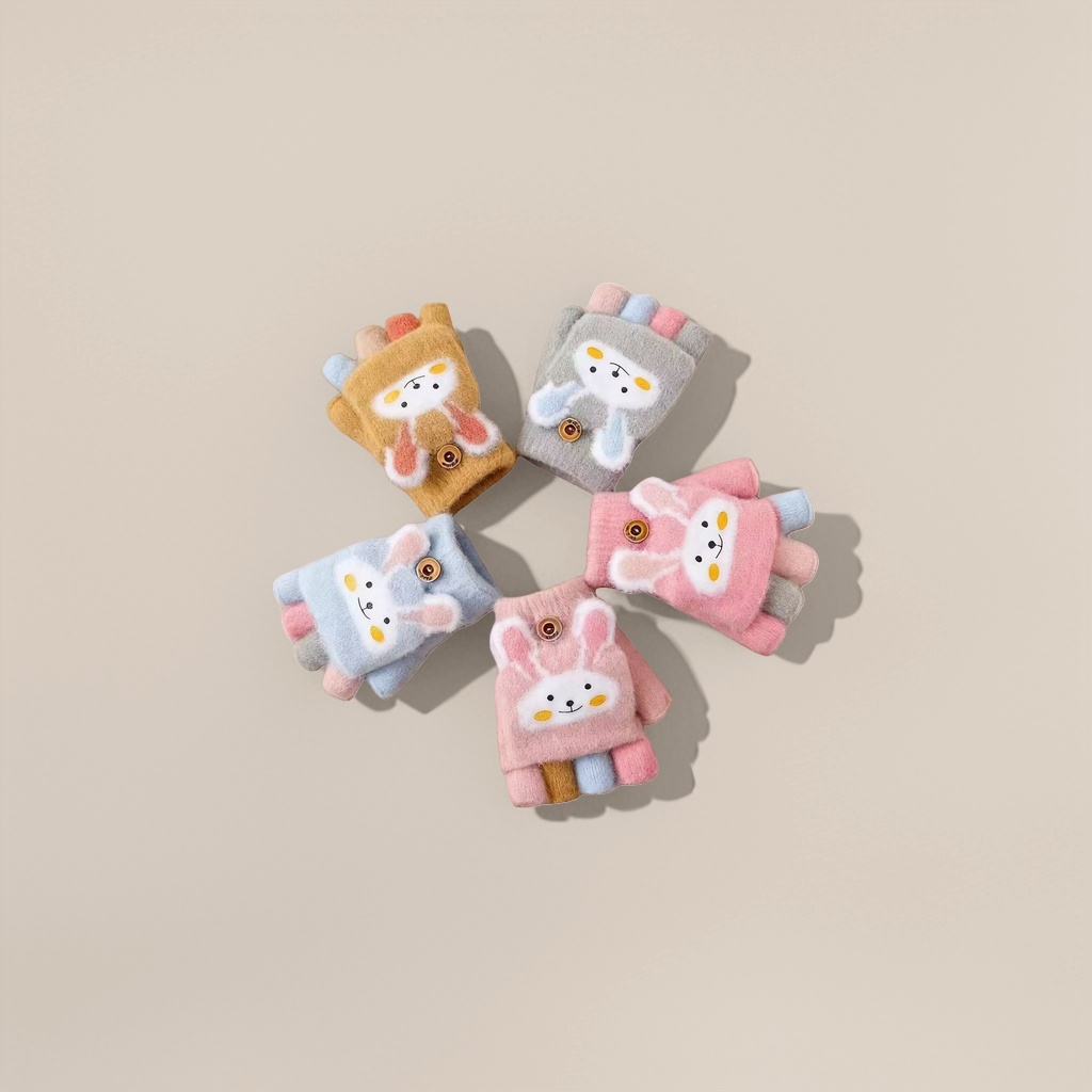 Cute rabbit-patterned children's wool half-finger gloves are warm, anti-slip, breathable and comfortable Application Scenario