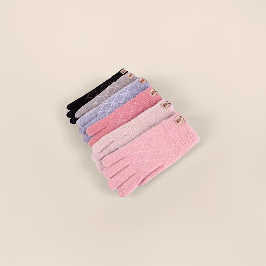 Knitted gloves for women, warm, anti-slip, touch screen, thickened plush gloves for autumn and winter Application Scenario