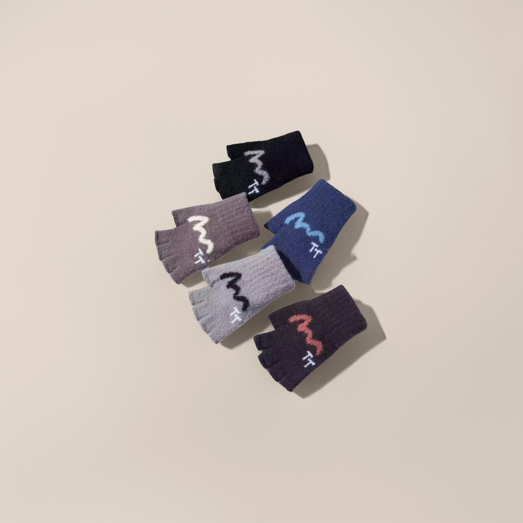 Men's half-finger gloves, breathable and anti-slip cycling sports gloves, knitted winter gloves Application Scenario