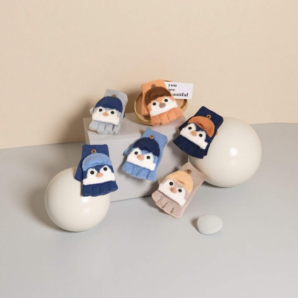 Cute cartoon penguin pattern woolen gloves, warm and anti-slip, knitted for women in autumn and winter Specification image