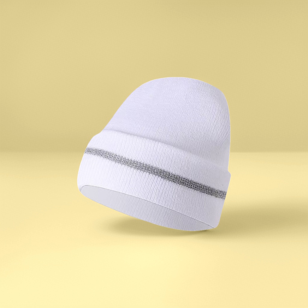 This white bright-colored knitted cap is warm, slimming and face-enhancing. It's a versatile woolen cap for autumn and winter Specification image