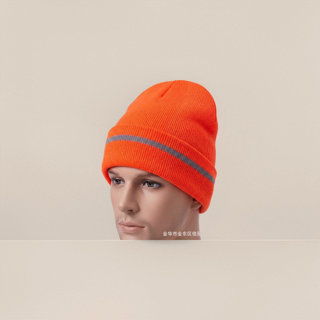 This white bright-colored knitted cap is warm, slimming and face-enhancing. It's a versatile woolen cap for autumn and winter Application Scenario
