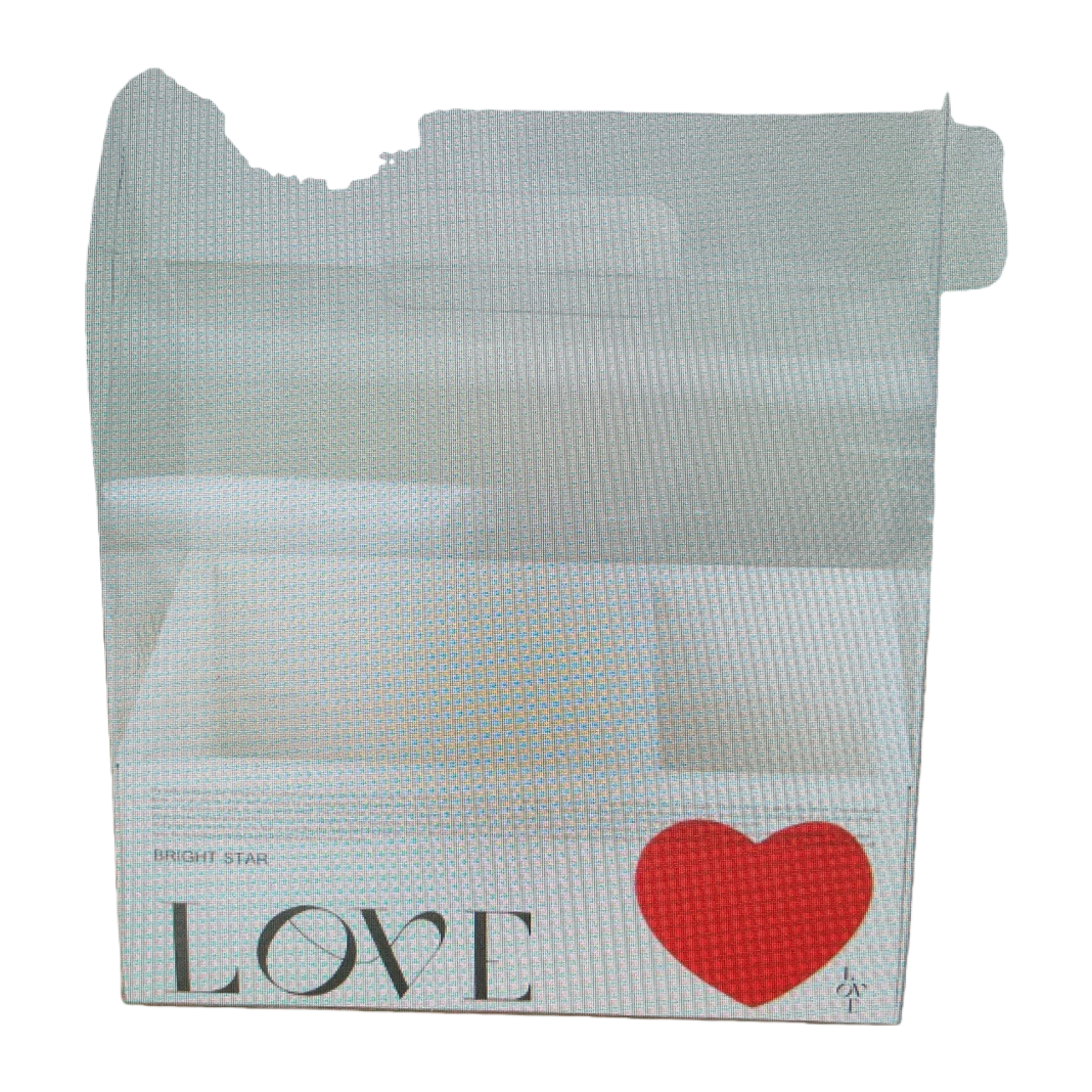 Transparent heart-shaped LOVE gift box, a fashionable and simple love-themed packaging box Item Picture