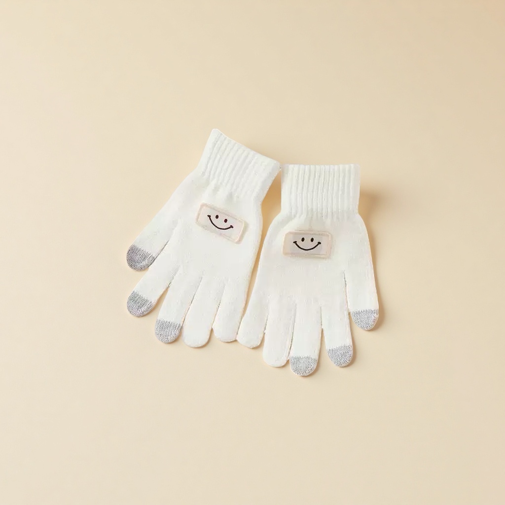 White smiley face pattern gloves, soft, warm and anti-slip cotton women's gloves, knitted winter Application Scenario