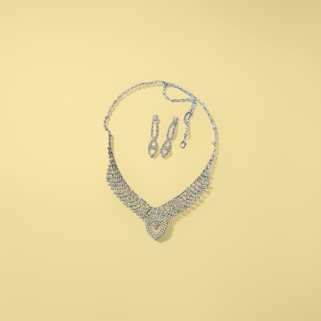 Jewelry, necklaces and earring sets are fashionable and versatile women's accessories