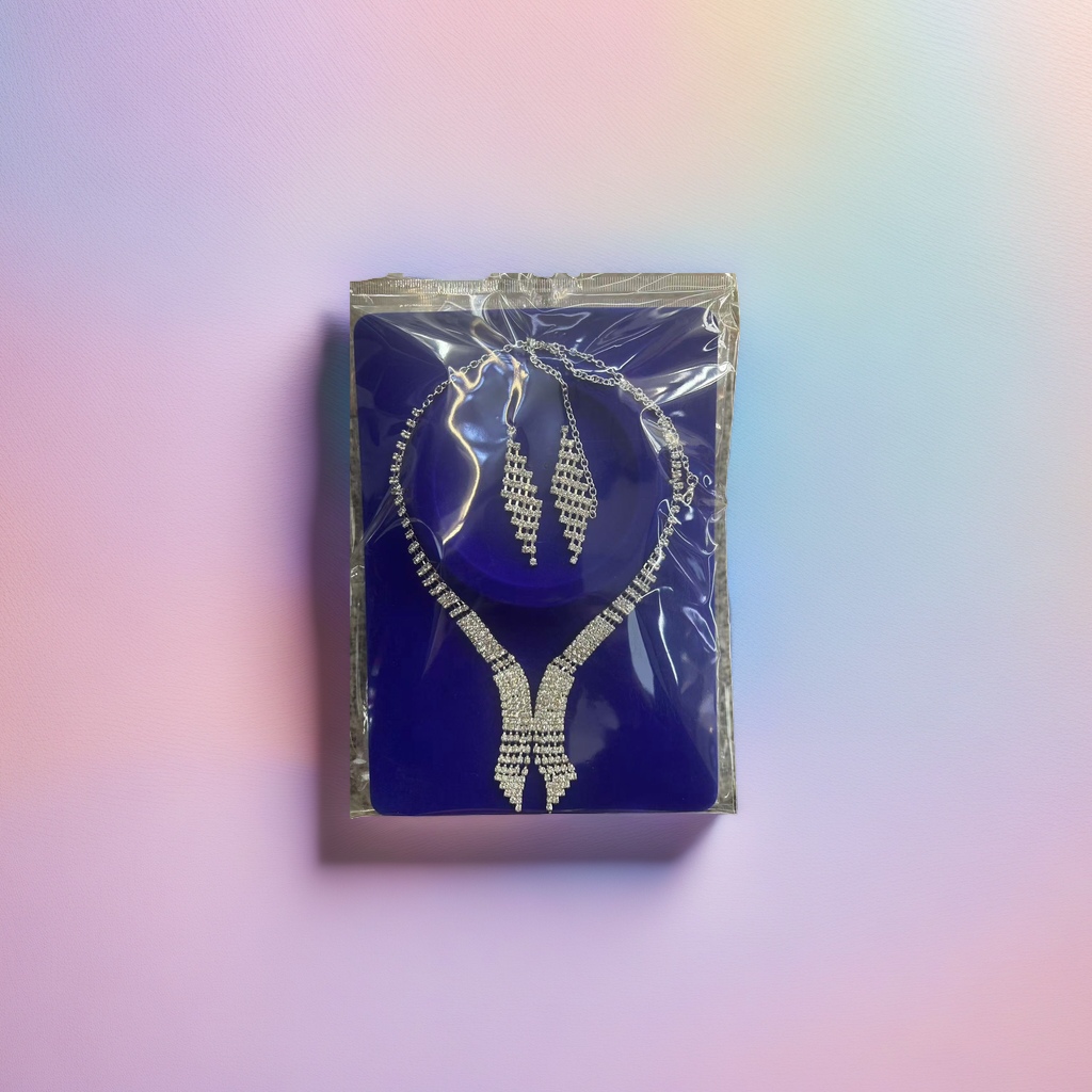 Jewelry necklace and earrings set, a fashionable and versatile exquisite gift box for women. Tel: 095225892