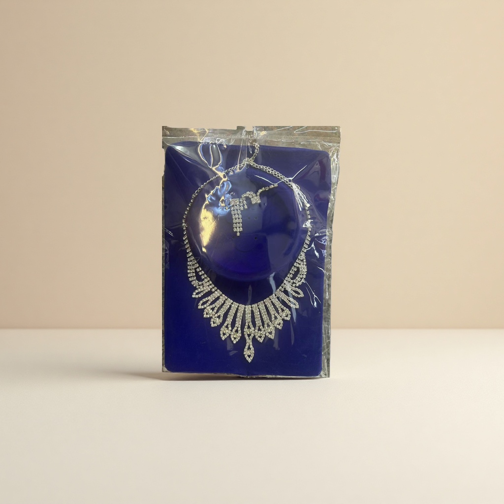 A fashionable, simple and versatile collarbone necklace for ladies