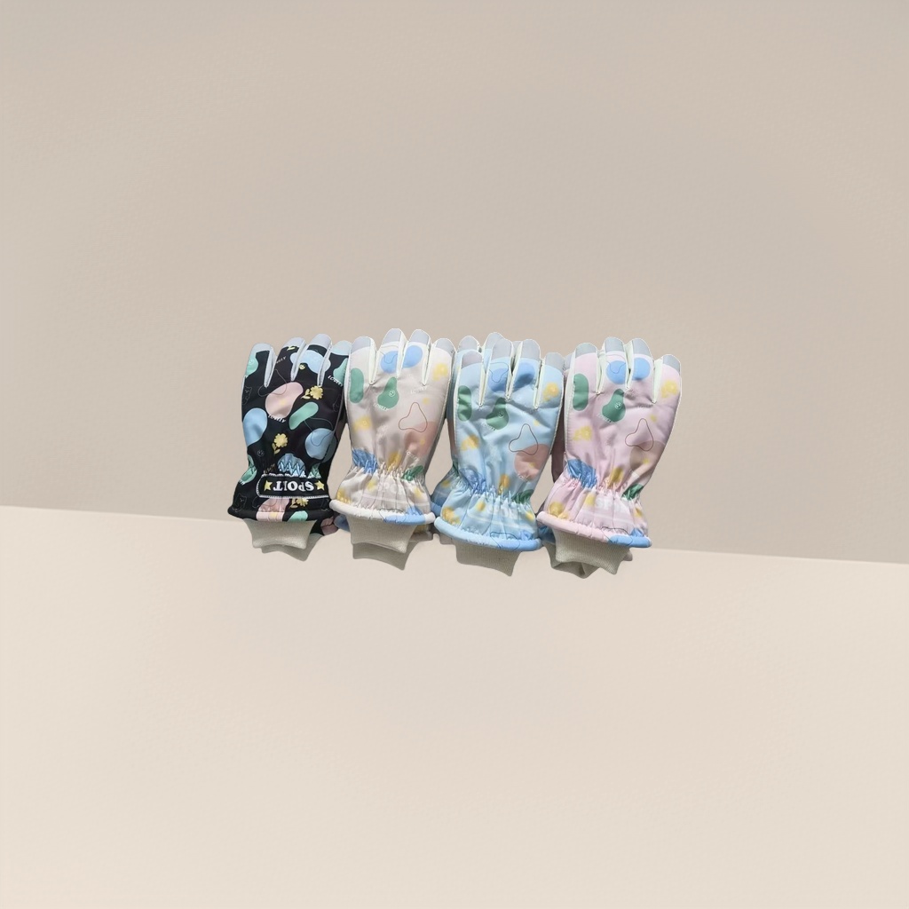 Colorful printed cotton gloves for both men and women, warm and anti-slip for autumn and winter Application Scenario