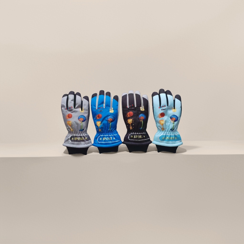 Cartoon warm gloves, children's winter cold-proof gloves Application Scenario