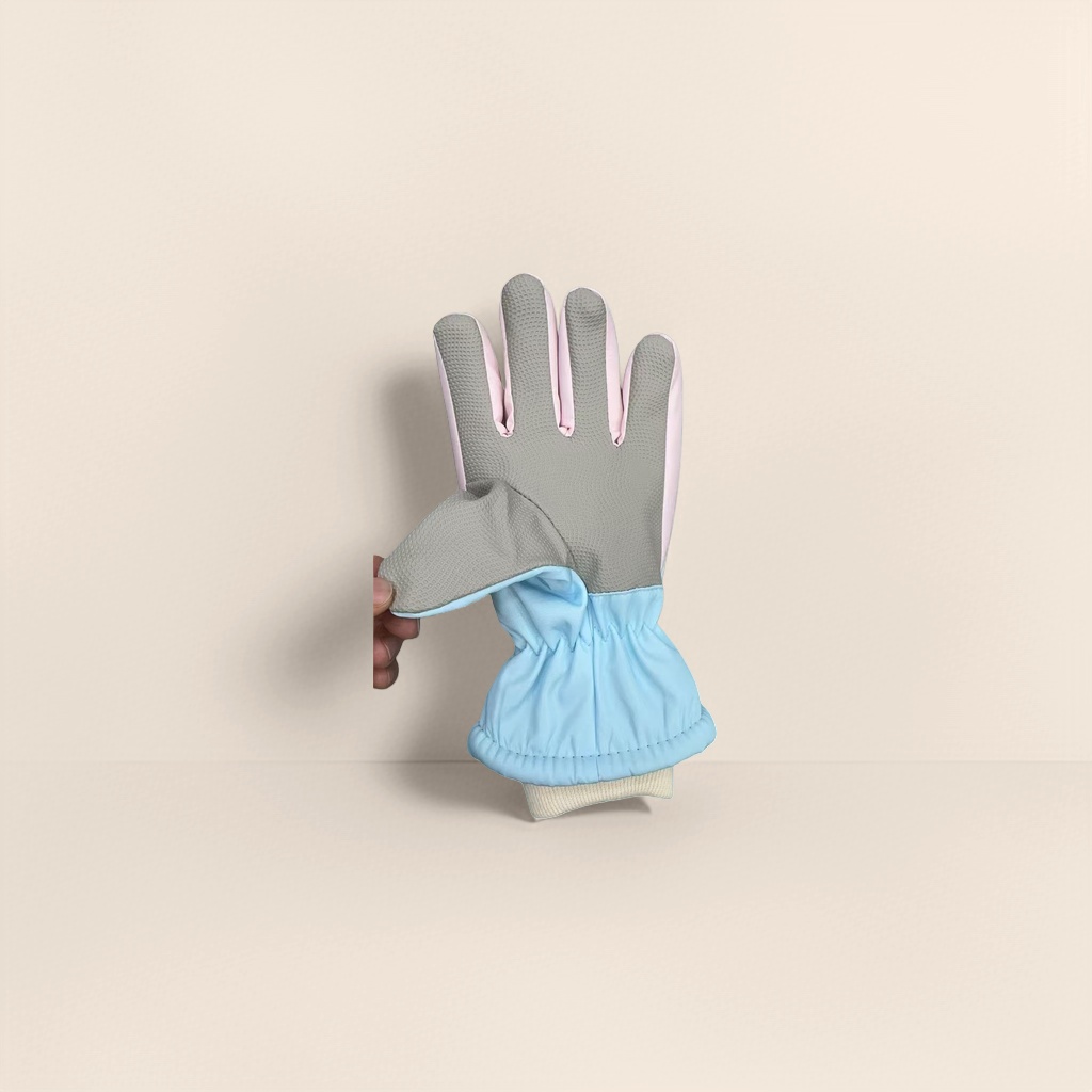 Children's dinosaur pattern gloves, warm and anti-slip cotton gloves, suitable for both boys and girls Application Scenario