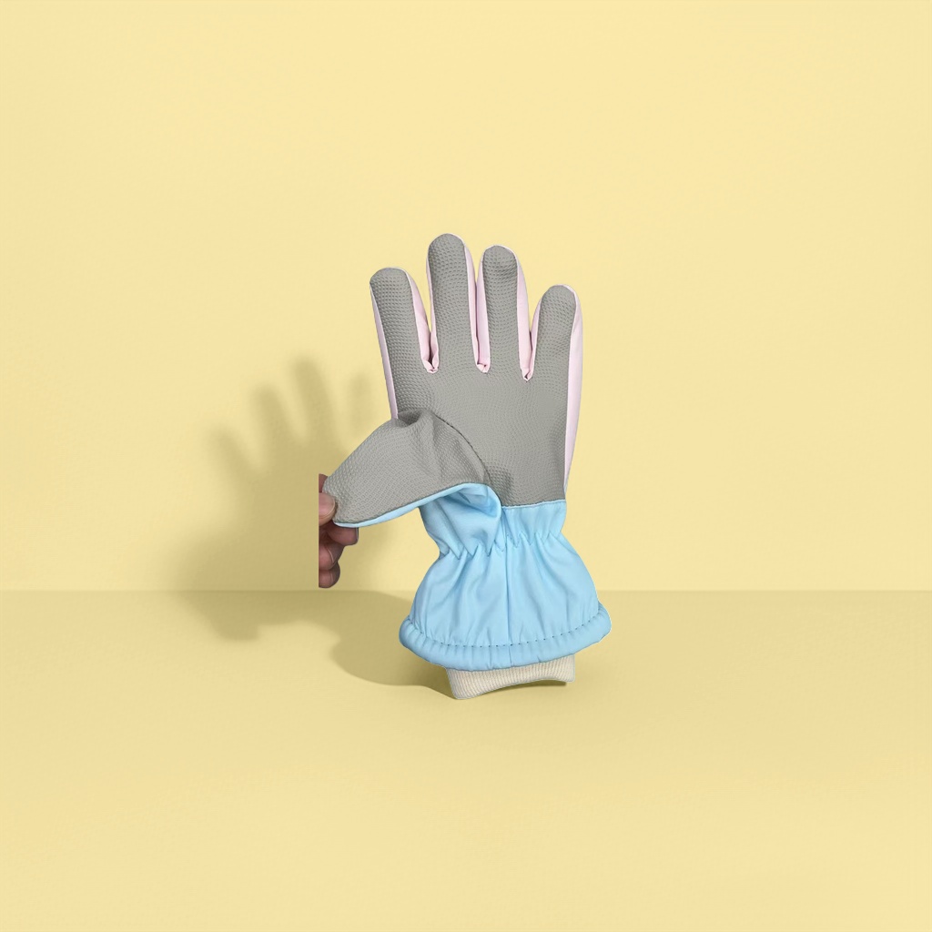 Anime character pattern gloves are warm and anti-slip children's gloves suitable for autumn and winter Specification image