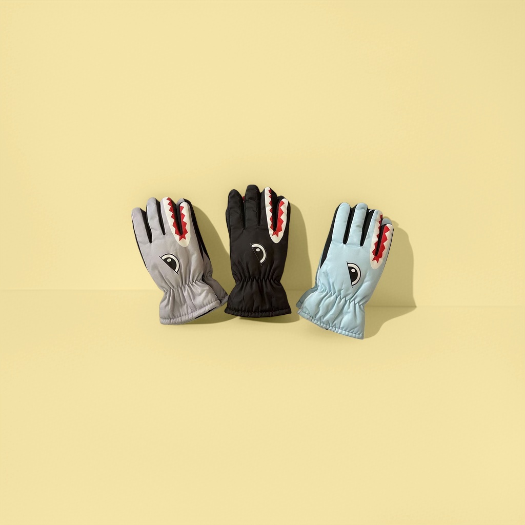 Cartoon shark-patterned warm gloves for both men and women, anti-slip and thickened for autumn and winter