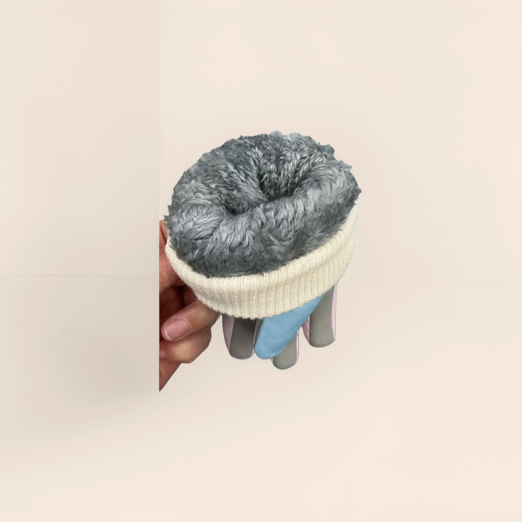 Cartoon shark-patterned warm gloves for both men and women, anti-slip and thickened for autumn and winter Application Scenario
