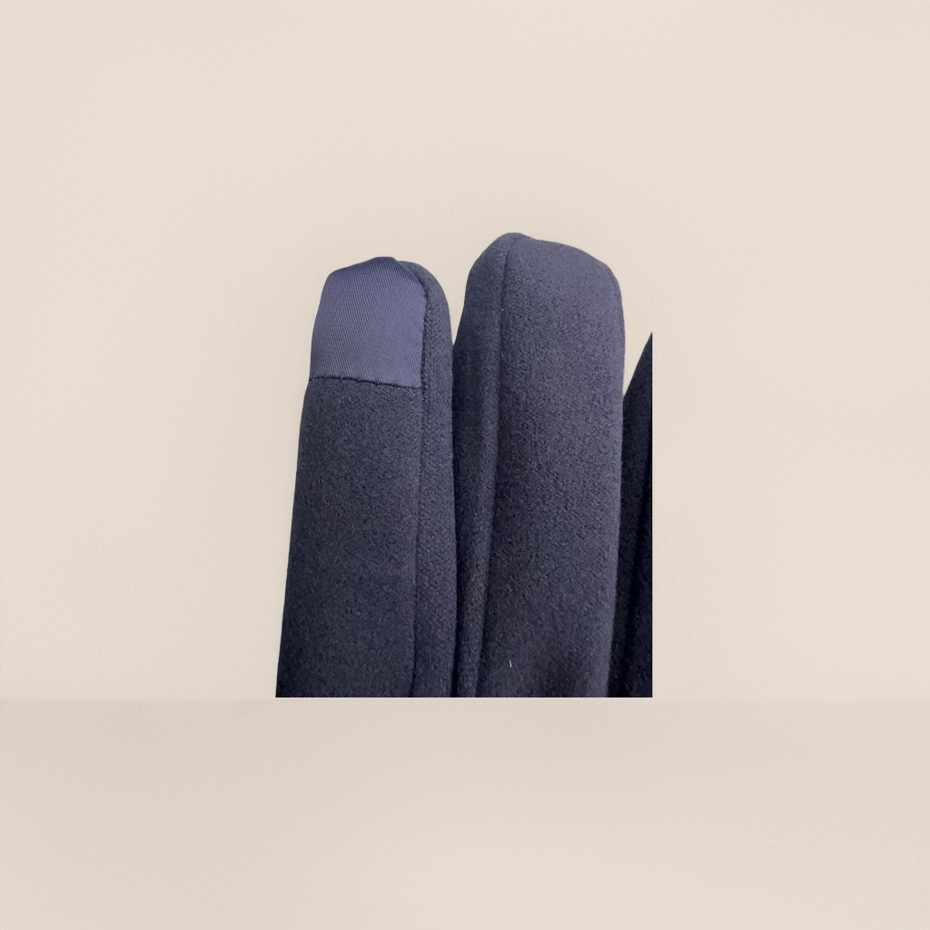 New autumn and winter collection: black, grey and blue three-color knitted warm gloves Application Scenario