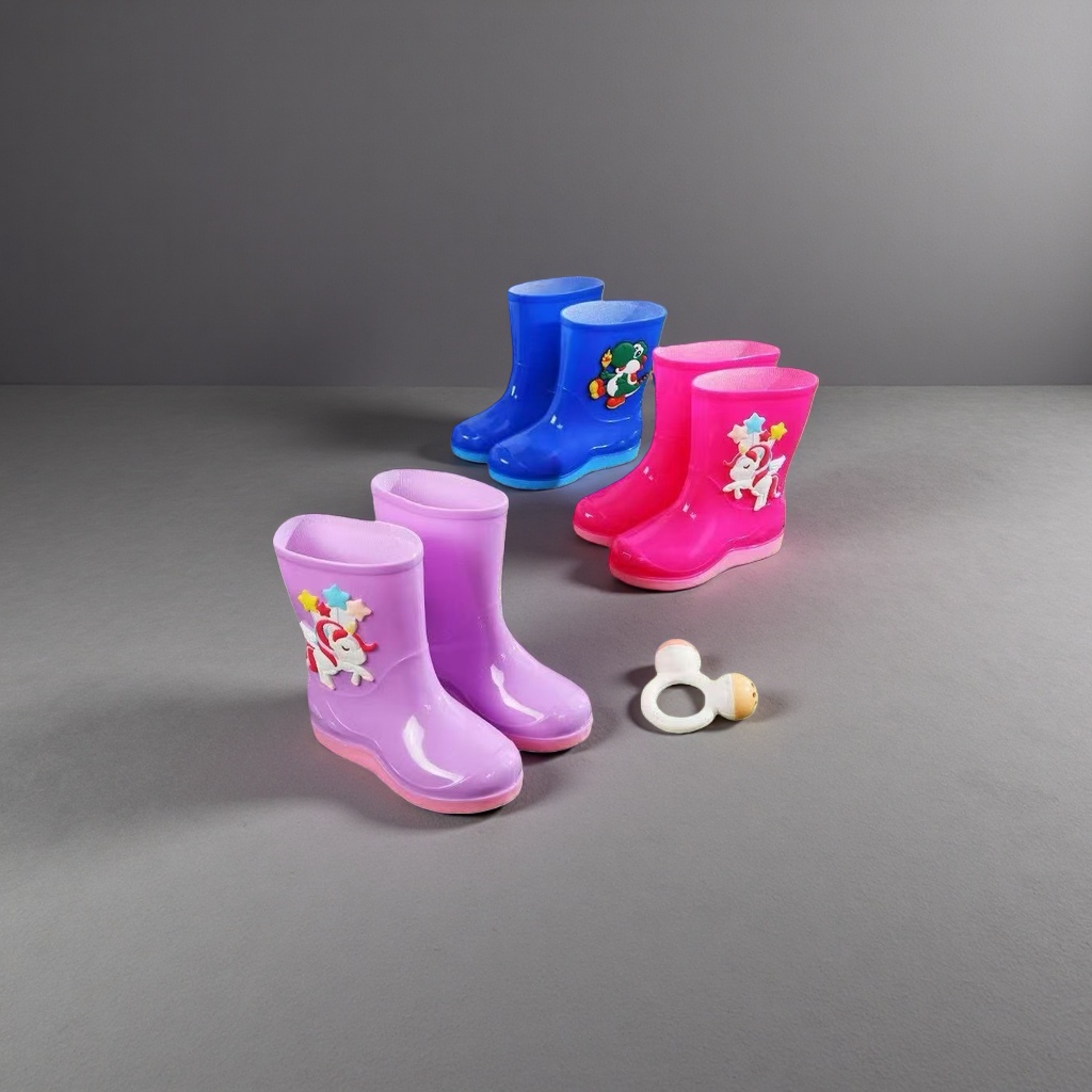 Waterproof and anti-slip thickened warm rain boots for children, specially designed for boys and girls on rainy days in spring and autumn Application Scenario