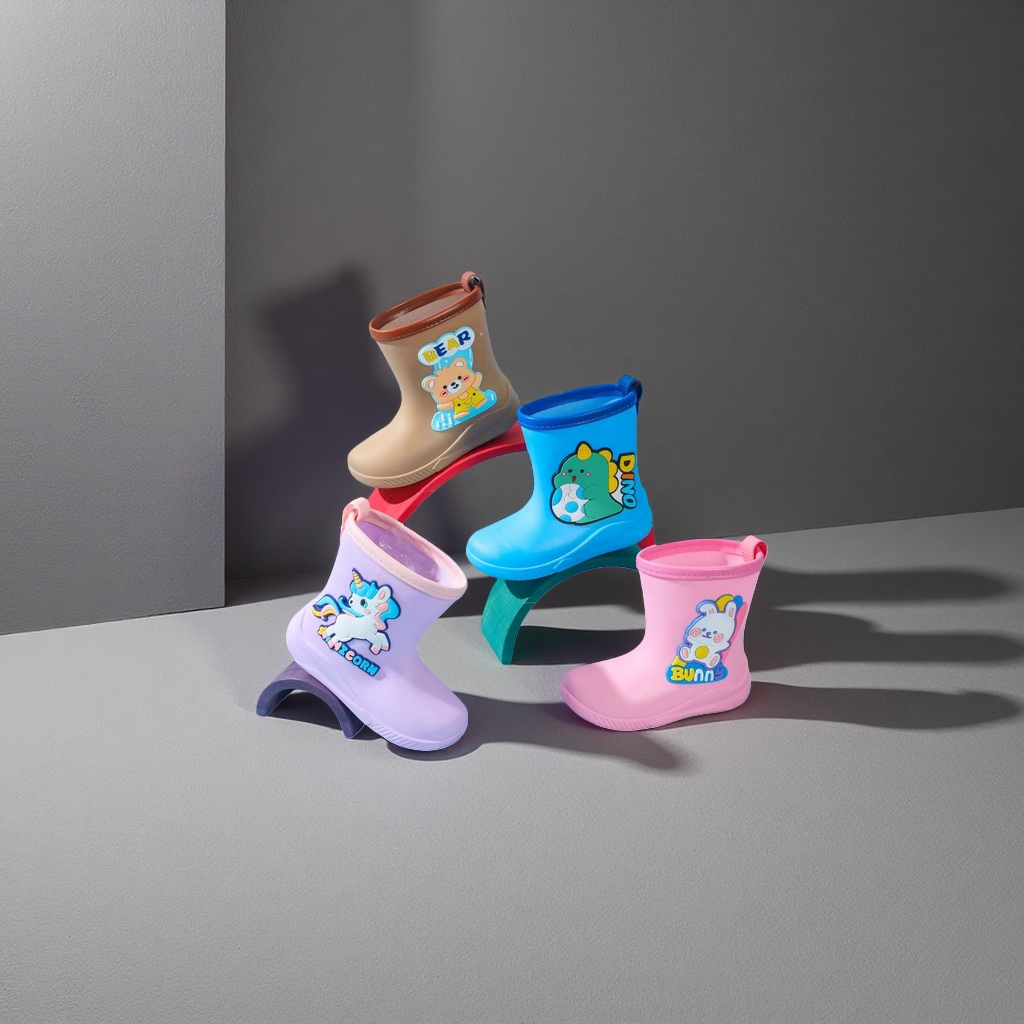 Cartoon pattern children's rain boots are waterproof, anti-slip, comfortable and breathable, suitable for children aged 3 to 12 Specification image