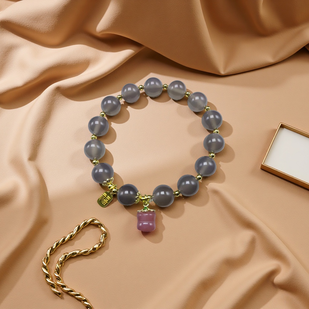 A simple, fashionable and versatile women's bracelet accessory details Picture