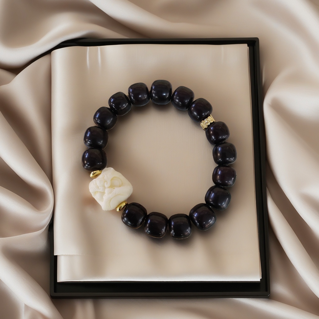 A fashionable, simple and versatile women's bracelet