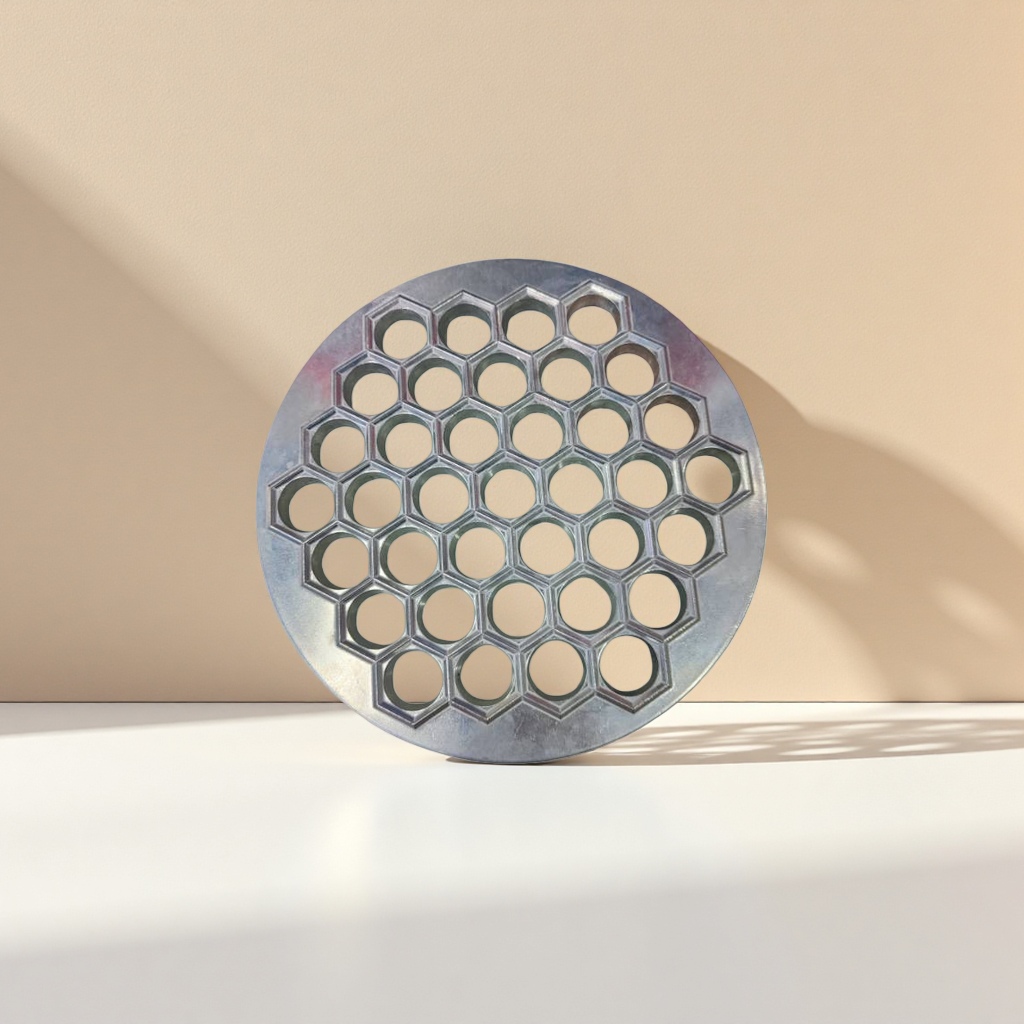 Metal circular honeycomb grille decorative panels are suitable for both indoor and outdoor use, with selectable thicknesses and surface anti-rust treatment details Picture
