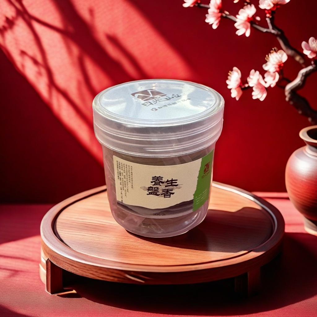 Health-preserving incense in a transparent plastic can, repelling mosquitoes, calming the mind and promoting sleep, with natural herbal fragrance