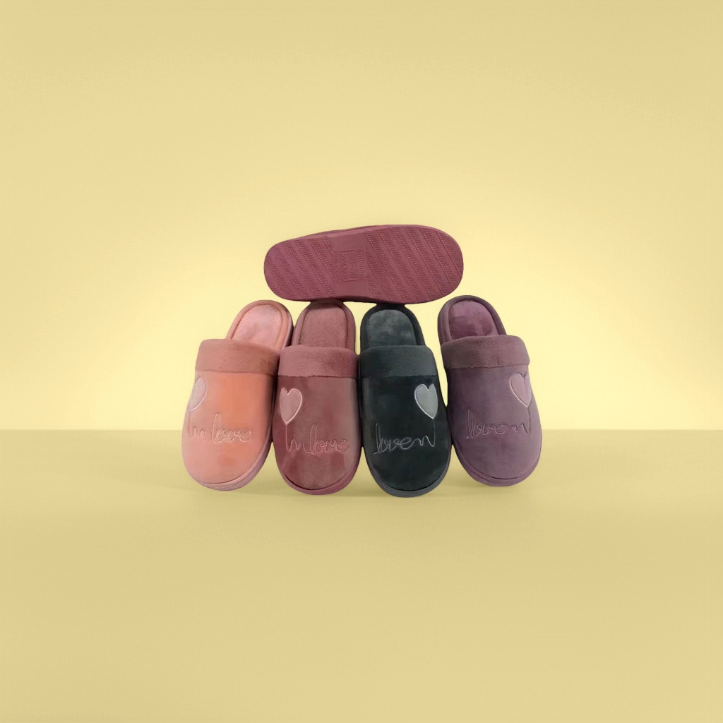 The main body of the plush slippers is thickened and the warm home cotton slippers are designed for women in winter details Picture