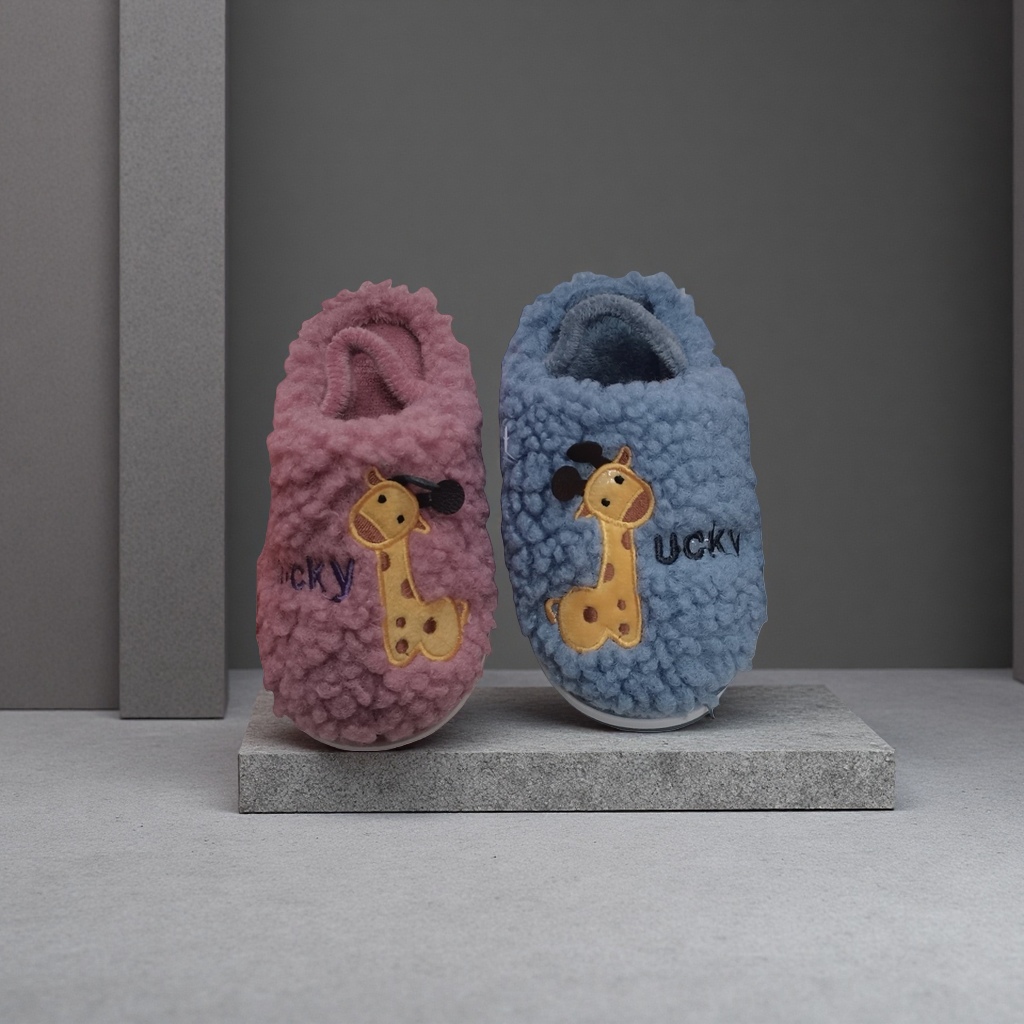Plush slippers for women in winter, thickened and warm home cotton slippers, indoor anti-slip soft soles Application Scenario