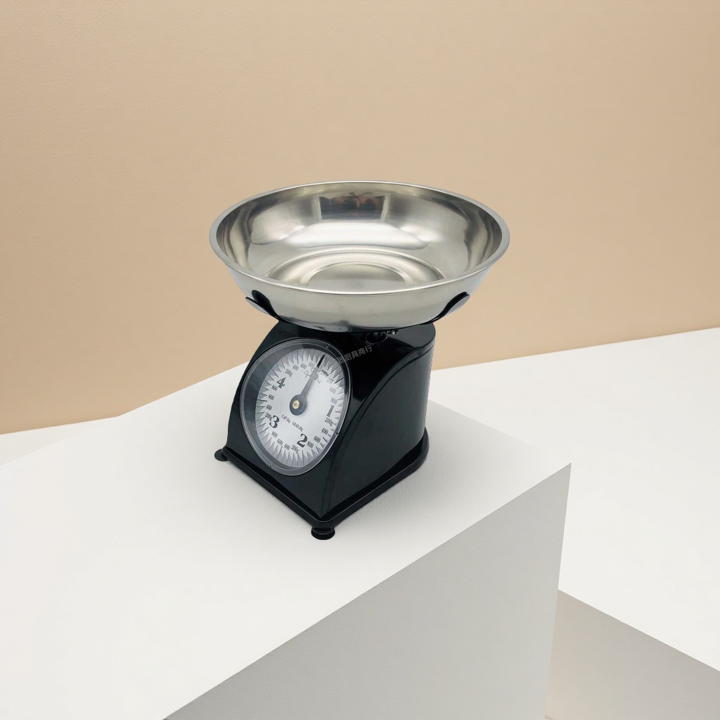 The old-fashioned mechanical scale for kitchen baking weighing has a stable and durable cast iron base Specification image
