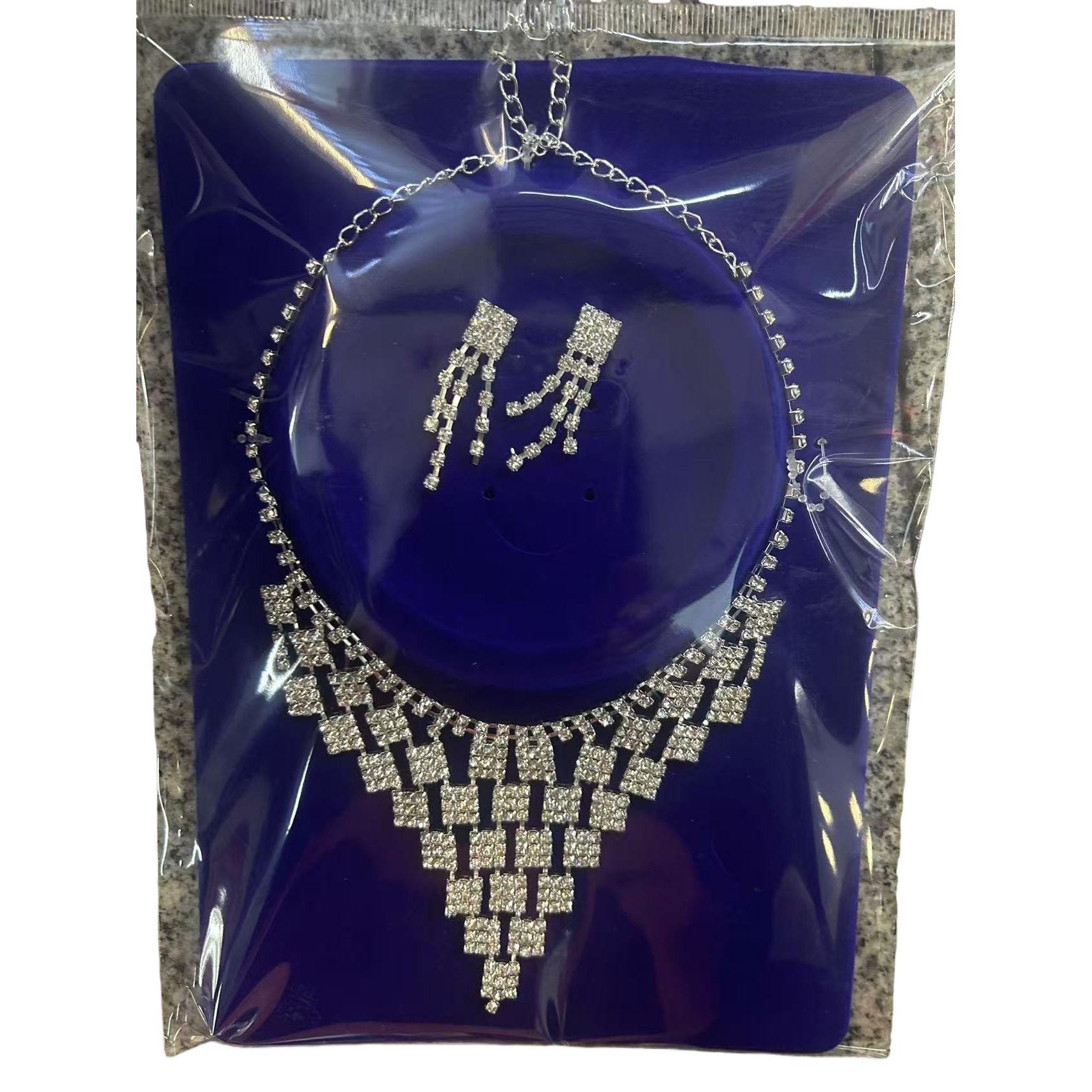 Jewelry sets, necklaces and earrings for couples are fashionable and versatile Item Picture