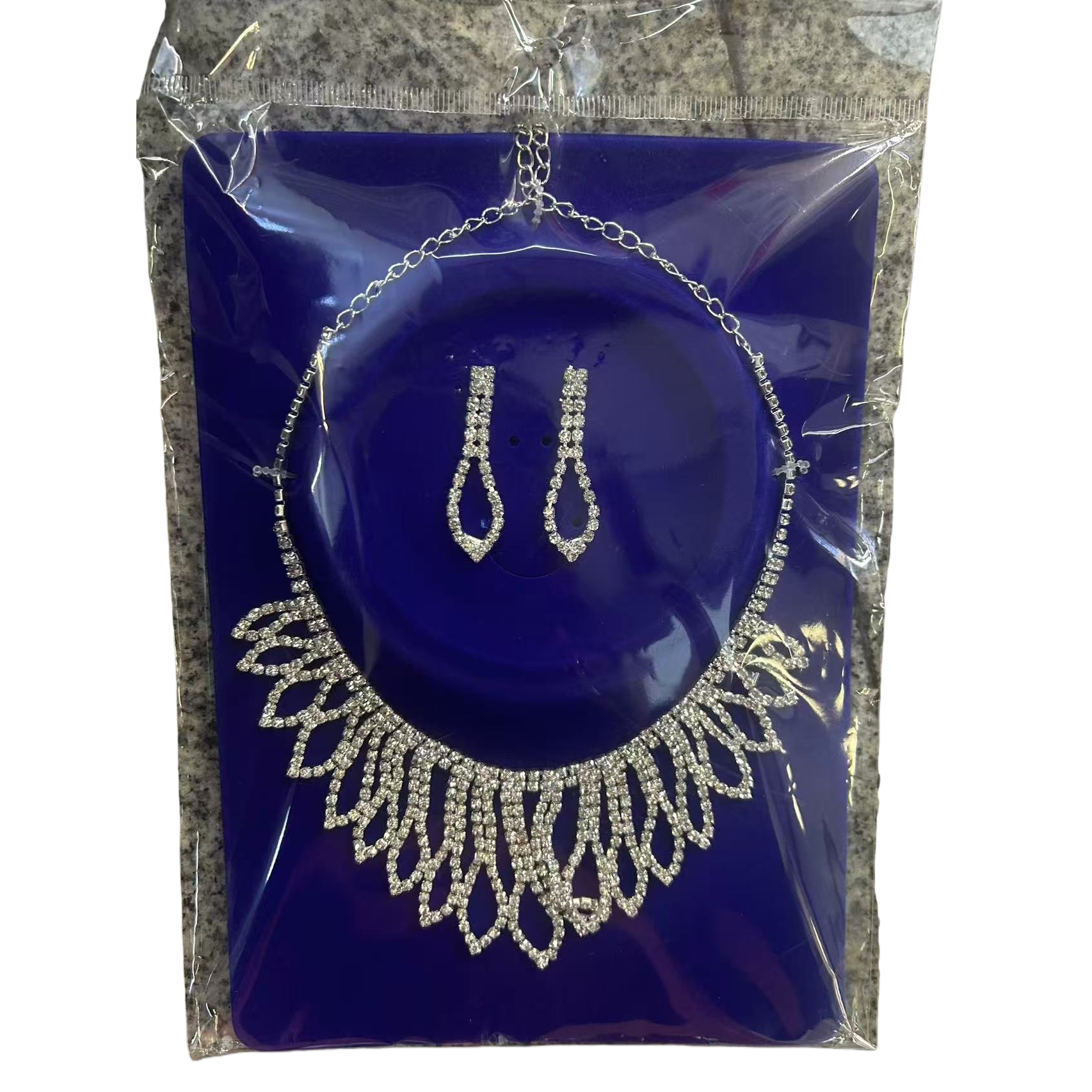 Jewelry necklace and earring set, a fashionable, versatile and exquisite gift box for women Item Picture