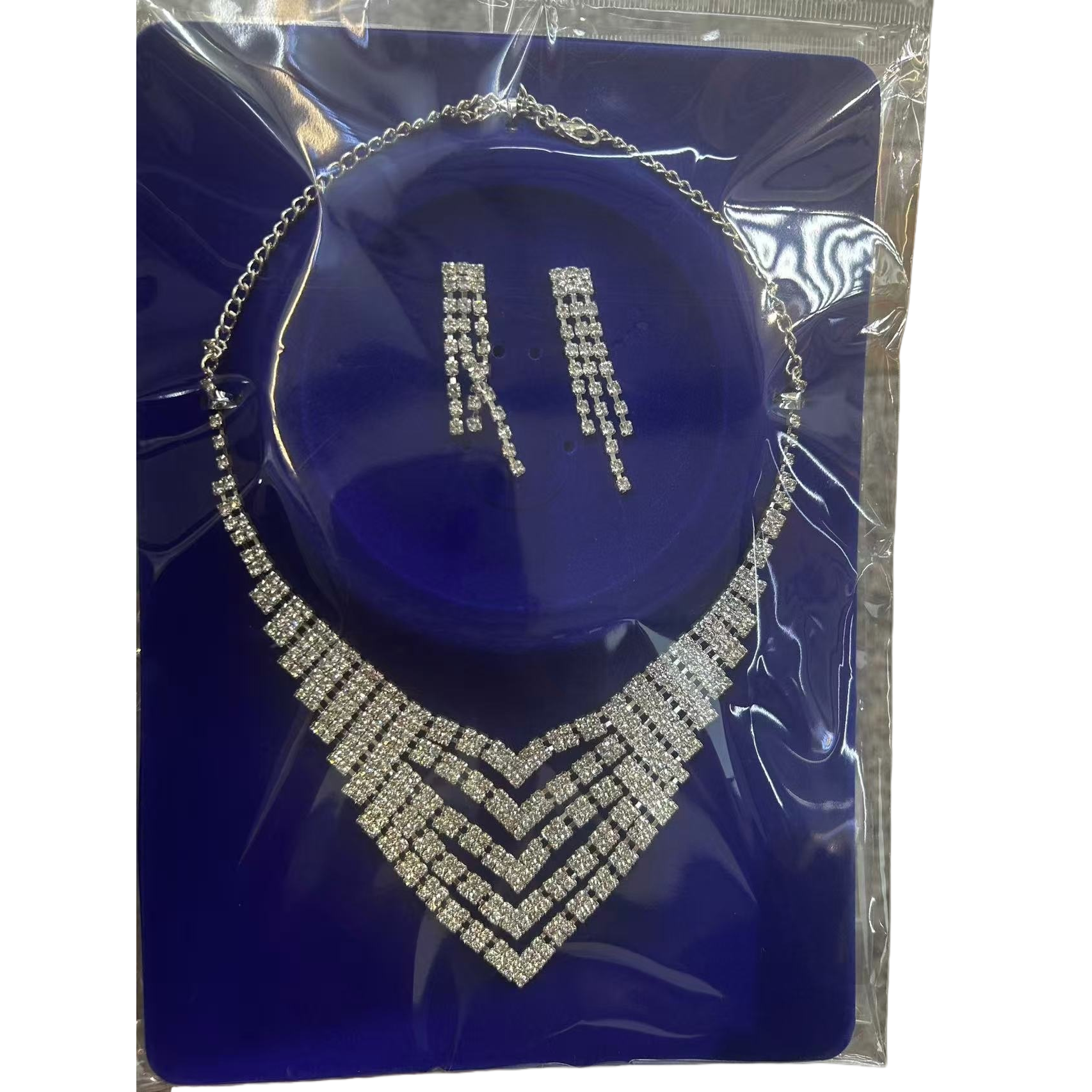 Jewelry, necklaces and earring sets are fashionable and simple ladies' accessories Item Picture
