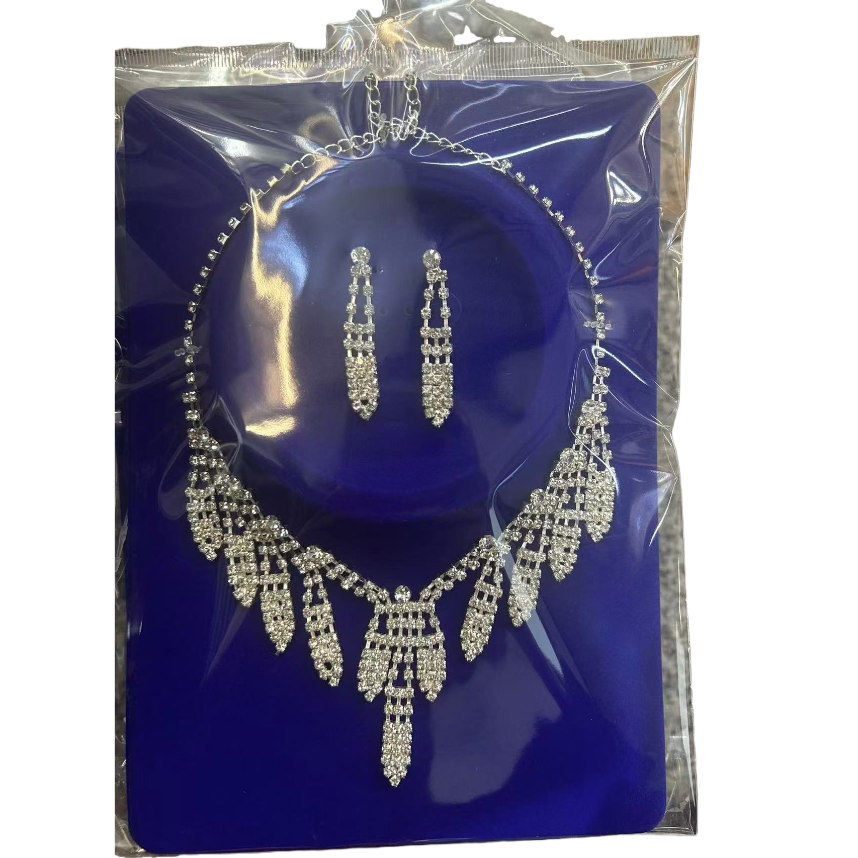 Jewelry necklace and earrings set, a fashionable and versatile exquisite gift box for women. 095135430 Item Picture