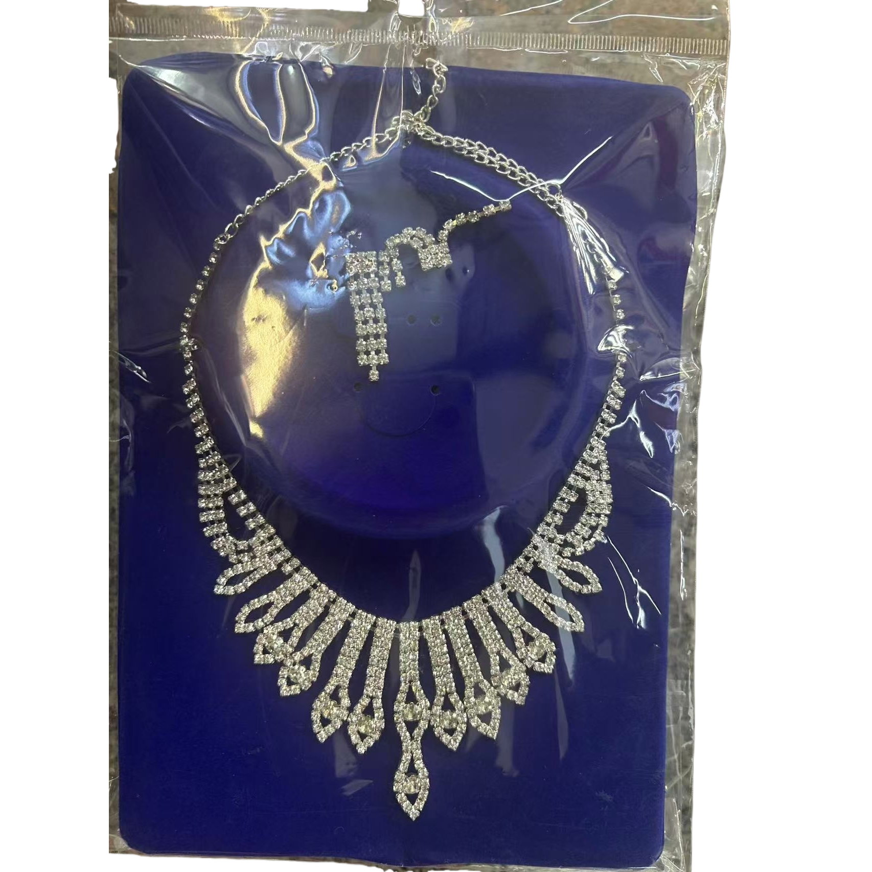 A fashionable, simple and versatile collarbone necklace for ladies Item Picture