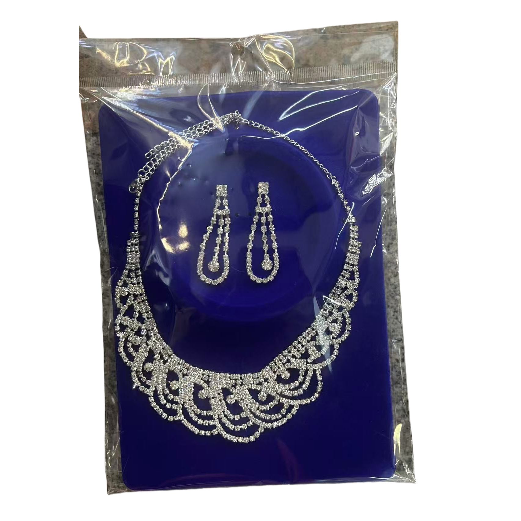 قلادة وأقراط قلادة قلادة من طراز Meage Meeter 095617752. Item Picture