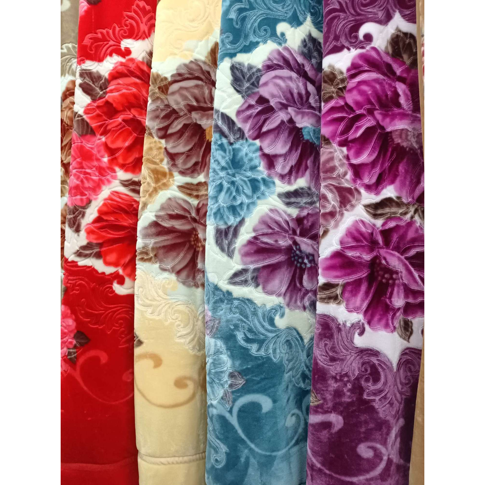 Thickened floral pattern blanket for warmth, suitable for both living rooms and bedrooms. 111607767 Item Picture