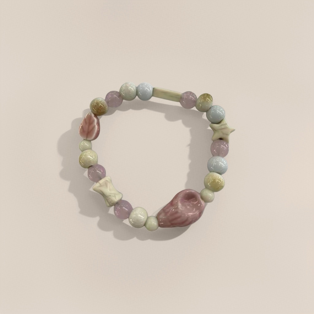 A simple, fashionable and versatile women's bracelet