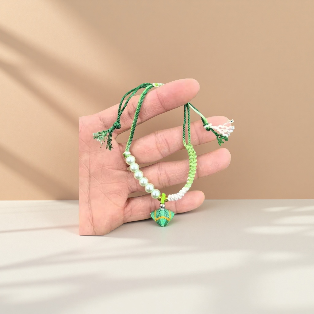 A simple, fashionable and versatile women's bracelet accessory details Picture
