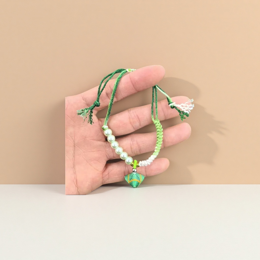 A simple, fashionable and versatile women's bracelet accessory Application Scenario