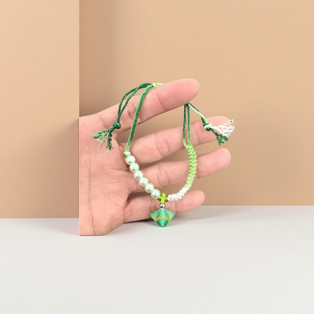 A simple, fashionable and versatile women's bracelet accessory